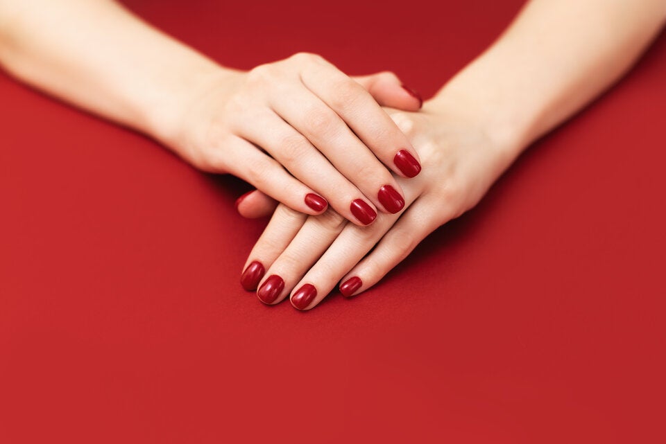 Romantische Nageldesigns für den Valentinstag 2025