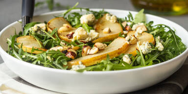 Rucolasalat mit Birnen und Ricottapuffern