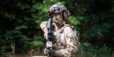 Dieses EU-Land f&uuml;hrt jetzt Wehrpflicht f&uuml;r Frauen ein