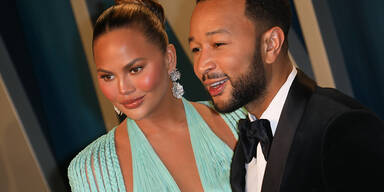 Chrissy Teigen lie&szlig; sich Namen ihres toten Sohnes t&auml;towieren