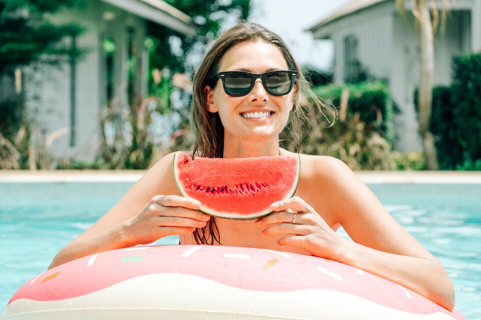Blähbauch am Strand: Die besten Tipps, um ihn schnell loszuwerden und vorzubeugen