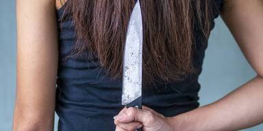 Franz&ouml;sin ging mit Messer auf Mitbewohnerin los