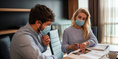 WHO empfiehlt: Masken auch zu Hause sinnvoll