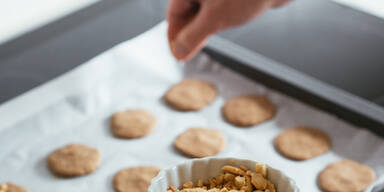 Keksgenuss: Das Rezept für Nussrollen mit Zitronenglasur