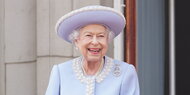 Buckingham Palace zeigt Queen Elizabeths Fashion-Welt