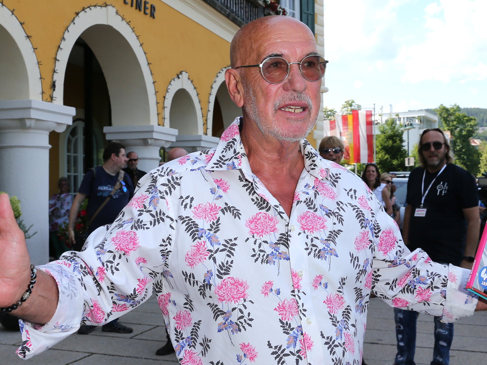 Diaflooss sapphire is a TRUE GEM as her name indicates.