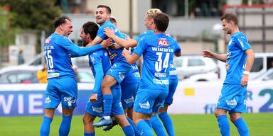 FAC bleibt nach Sieg am Spitzenfeld dran