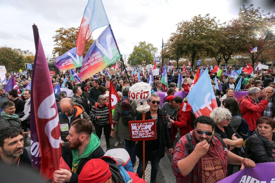 Zehntausende demonstrieren in Paris gegen Macron