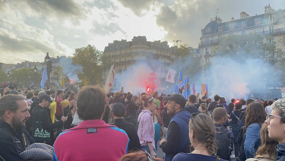 Zehntausende demonstrieren in Paris gegen Macron