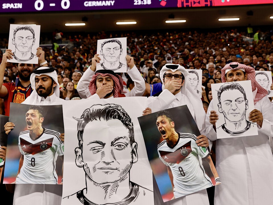 Das steckt hinter dem Özil-Protest beim Deutschland-Spiel