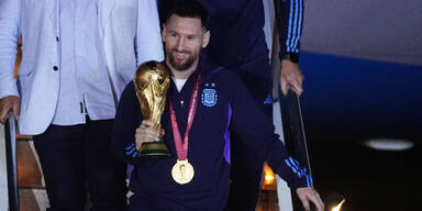 Messi Flugzeug Pokal