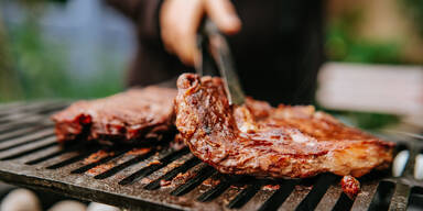 Gault&Millau testet Hofer-Grillfleisch: Diese Sorten überzeugen die Profis