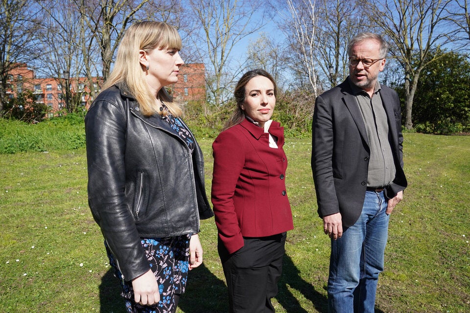 Reporter ohne Grenzen-Generalsekretär Christophe Deloire (r.), Rebecca Vincent (l.) and Julian Assanges Ehefrau Stella Assange vor dem Belmarsh Gefängnis