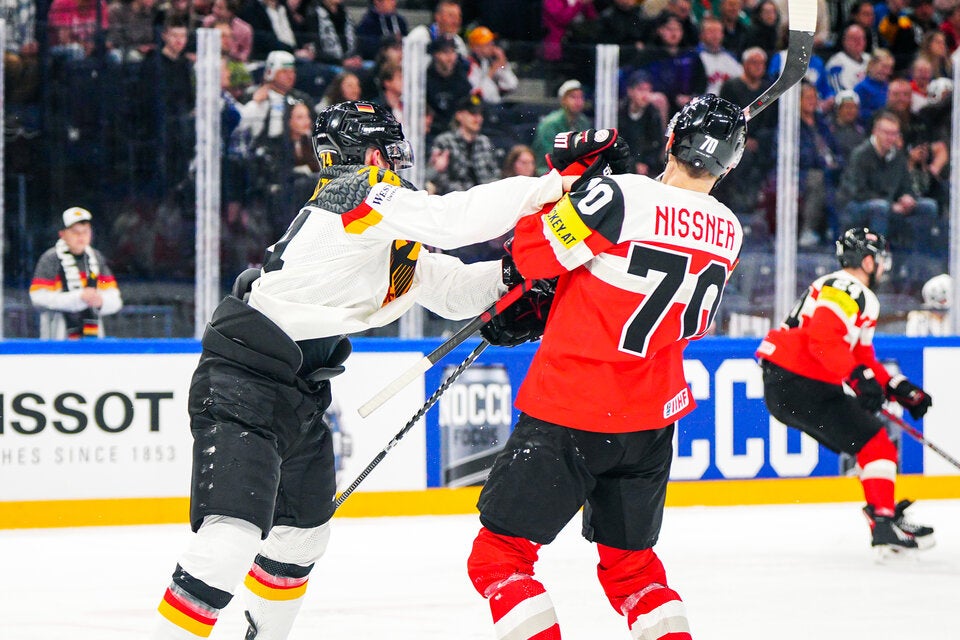 Harte Duelle auf dem Eis.