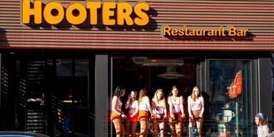 hooters