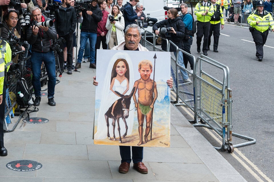 So sieht der Polit-Satirekünstler Kaya Mar Prinz Harry und seine Ehefrau