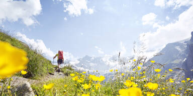 Wütender Wanderer regt sich auf: "Sie wandern im BH, um braun zu werden"