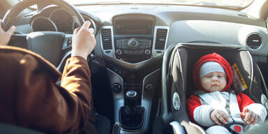 Weihnachten Muter und Kind Unfall