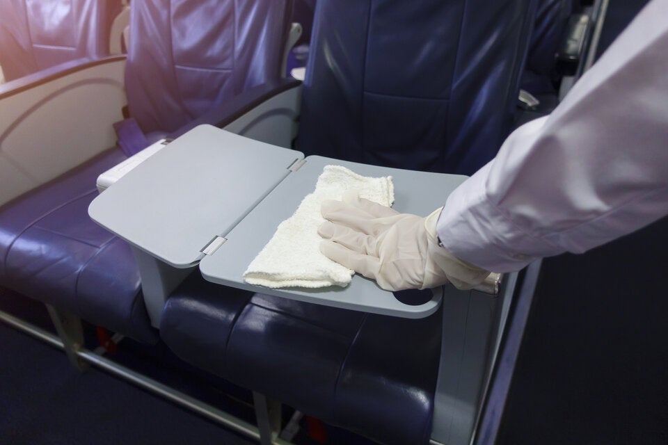 Ekel-Alarm: Diese überraschenden Stellen sollten Sie im Flugzeug nie berühren