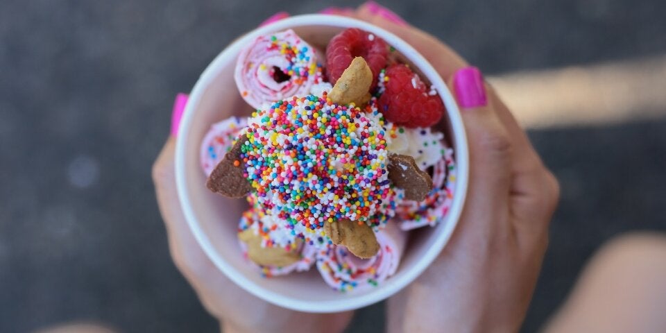 Ice Cream Rolls mit Topping