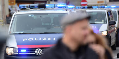 Radlerin (22) von Auto erfasst: Lebensgefahr