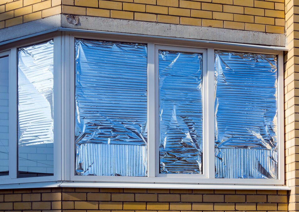Mit dem Alufolien-Trick halten Sie Hitze aus der Wohnung fern