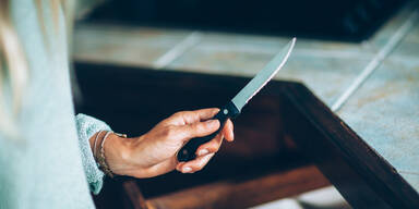 93-J&auml;hrige attackierte mit Messer Altenbetreuerin