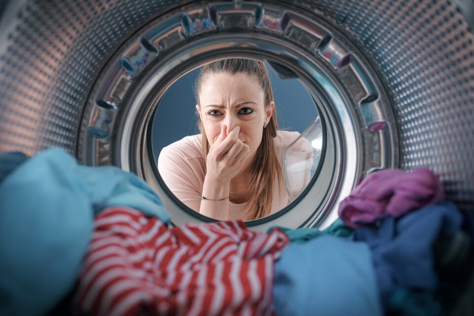 Nach dem Waschgang: So lang darf die Kleidung in der Waschtrommel bleiben
