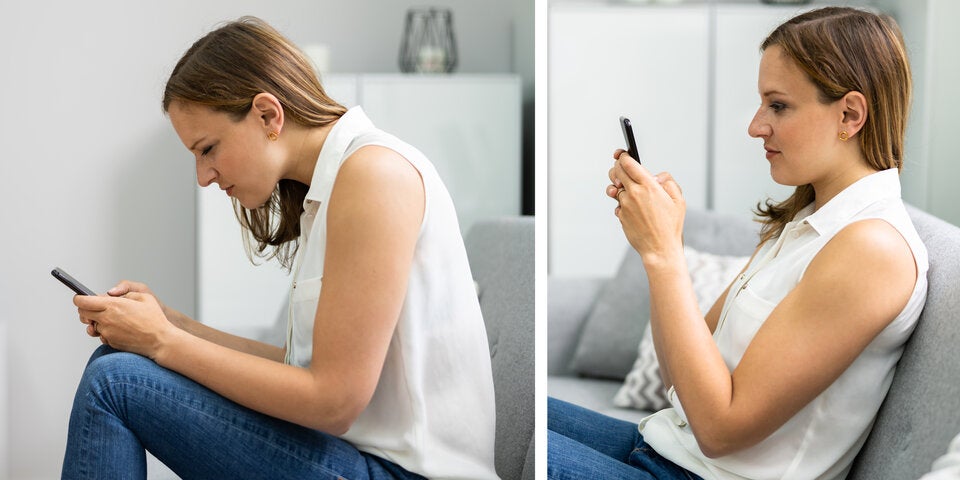 Der Blick Richtung Boden bzw. Smartphone geneigt, der Rücken rund und der Kopf stark nach vorne gestreckt. Den Nerdneck sieht man mittlerweile so gut wie überall.  