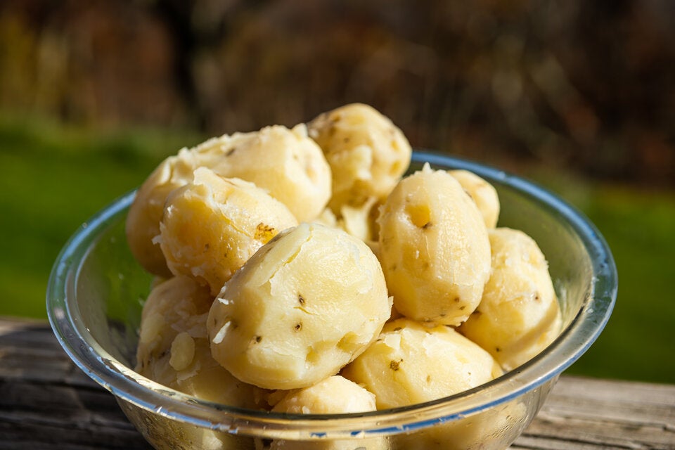 Kartoffeln schneller schälen: Mit diesem Trick geht es in Sekunden
