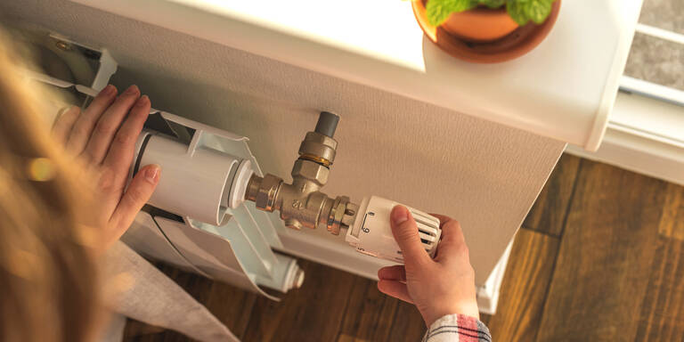 Teure Heiz-Falle im April: So heizen Sie bei wechselhaftem Wetter richtig