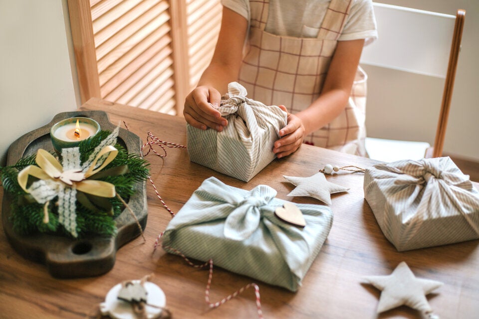 Statt Geschenkpapier: Diese Alternativen sind günstiger