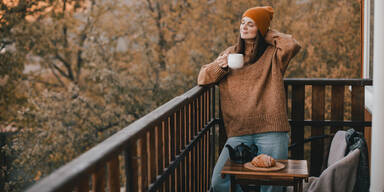 Balkon winterfest machen: So verstauen Sie alles platzsparend