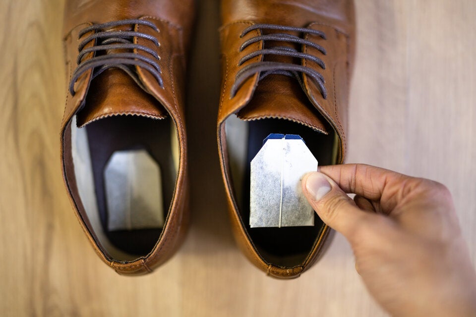 Mit Hausmitteln: Die besten Tipps gegen stinkende Schuhe im Sommer