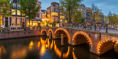 Sperrt Amsterdam britische Sauf-Touris aus?