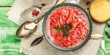 Sommergenuss: Erfrischende Obstsuppen zum Nachkochen