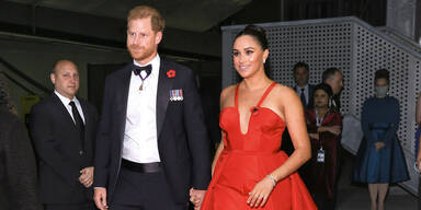 Meghan in roten Kleid bei Gala