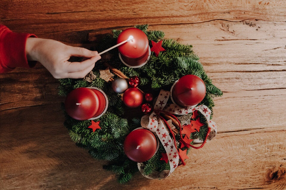 Das ist jetzt zu tun: So pflegen Sie Ihren Adventkranz, damit er nicht austrocknet