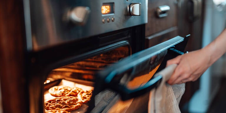 Kostet viel Geld: Diesen Backofen-Fehler machen alle!