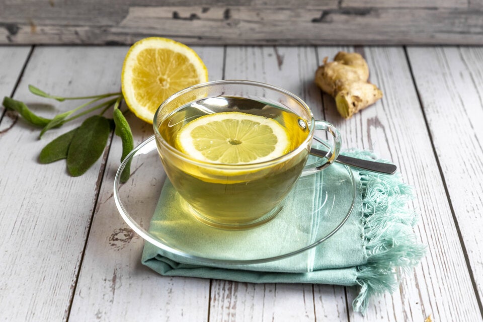 Achtung: Warum Sie die heiße Zitrone nicht heiß trinken sollten
