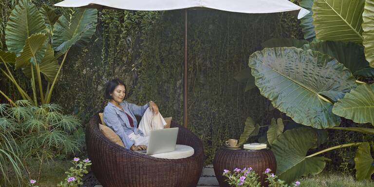 Gartenmöbel-Trends 2026: Retro, Streifen & Bistro-Style