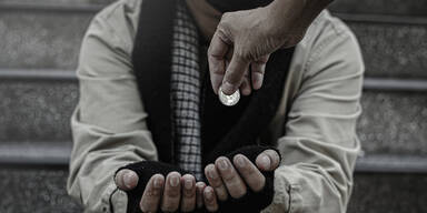 Bettlern sollte kein Geld gegeben werden.