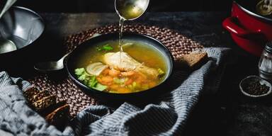 Statt Hühnersuppe: DIESE Gerichte sollten Sie essen, wenn Sie krank sind