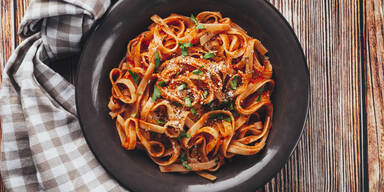 Blitzrezept von Jamie Oliver f&uuml;r die beste Tomatenso&szlig;e