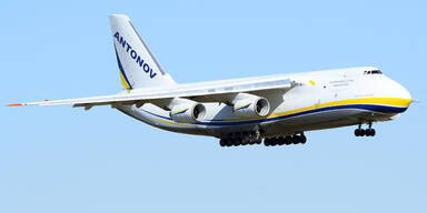 Weltgr&ouml;&szlig;tes Frachtflugzeug nahe Kiew zerst&ouml;rt