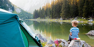 Bub auf Ferien-Camp von zwei M&auml;nnern missbraucht