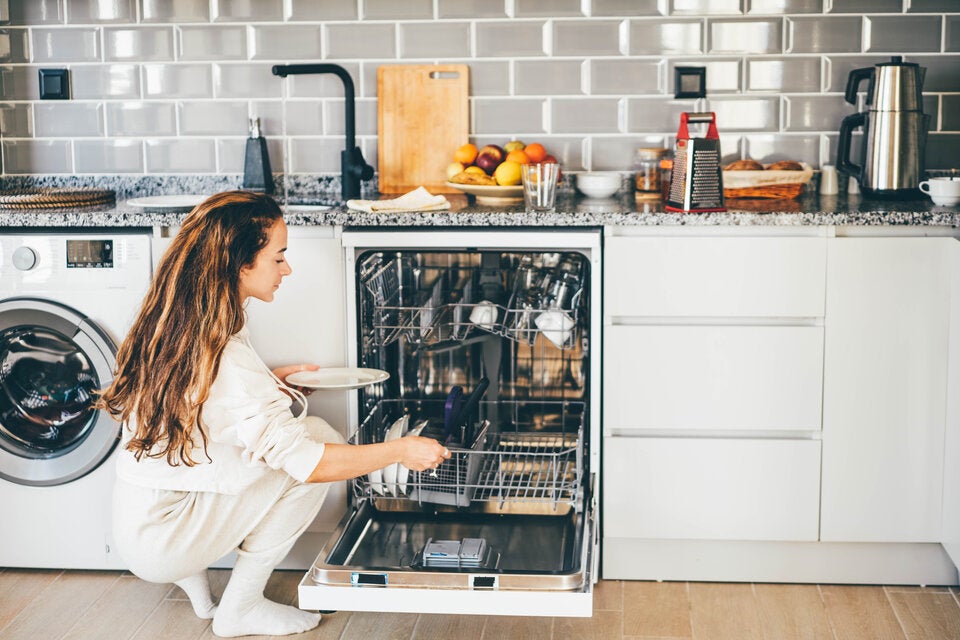 Geschirrspüler richtig einräumen: Das gehört nicht in die untere Schublade!