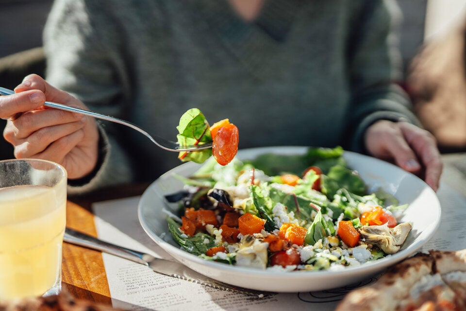 Schlank & fit in den Sommer: Die gesündeste Diät der Welt ist perfekt für warme Tage