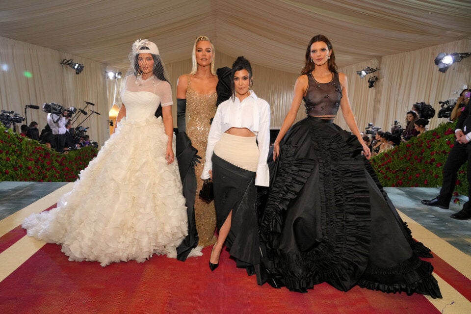 Kylie Jenner, Khloé Kardashian, Kourtney Kardashian und Kendall Jenner bei der Met Gala 2022. 