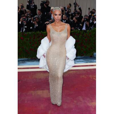Zendaya bei den Emmy Awards in einem Kleid von Valentino